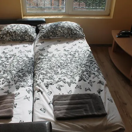 Апартамент Dawn Park One Bedroom *